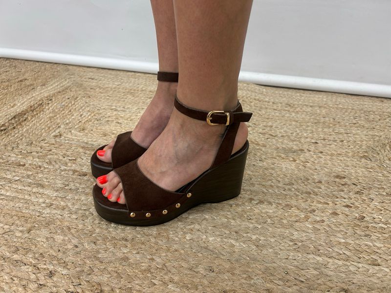 Sandalia tachuela