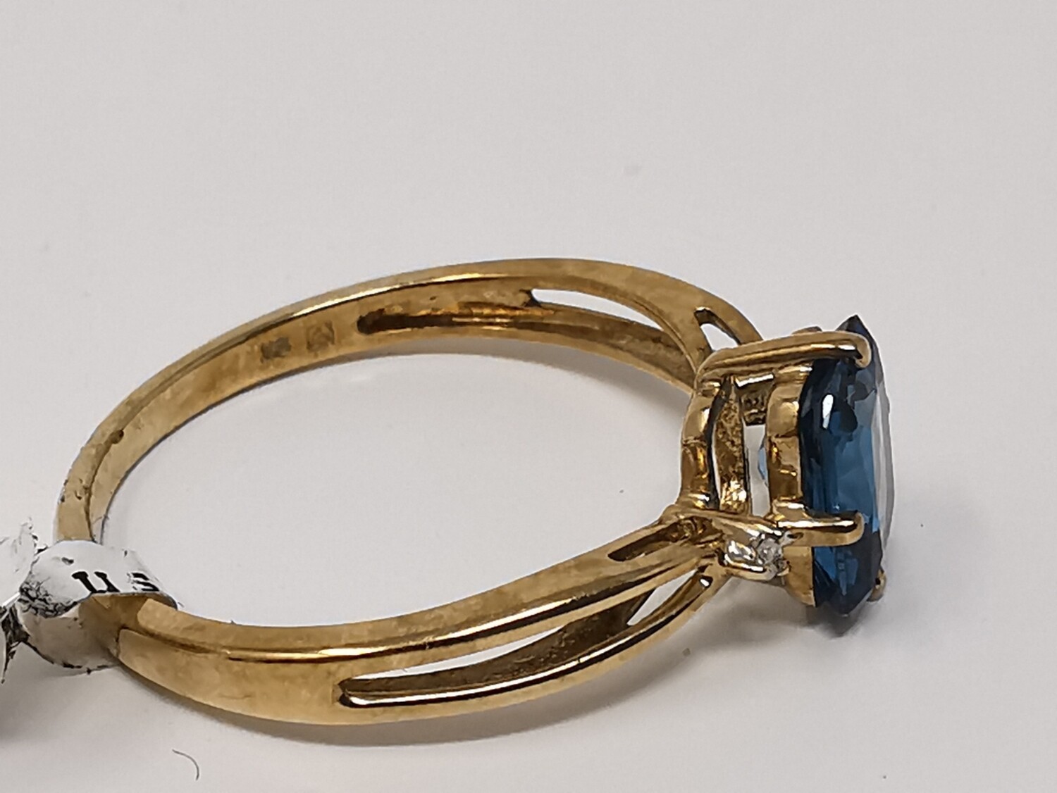 9ct Gold Ring Blue Stone