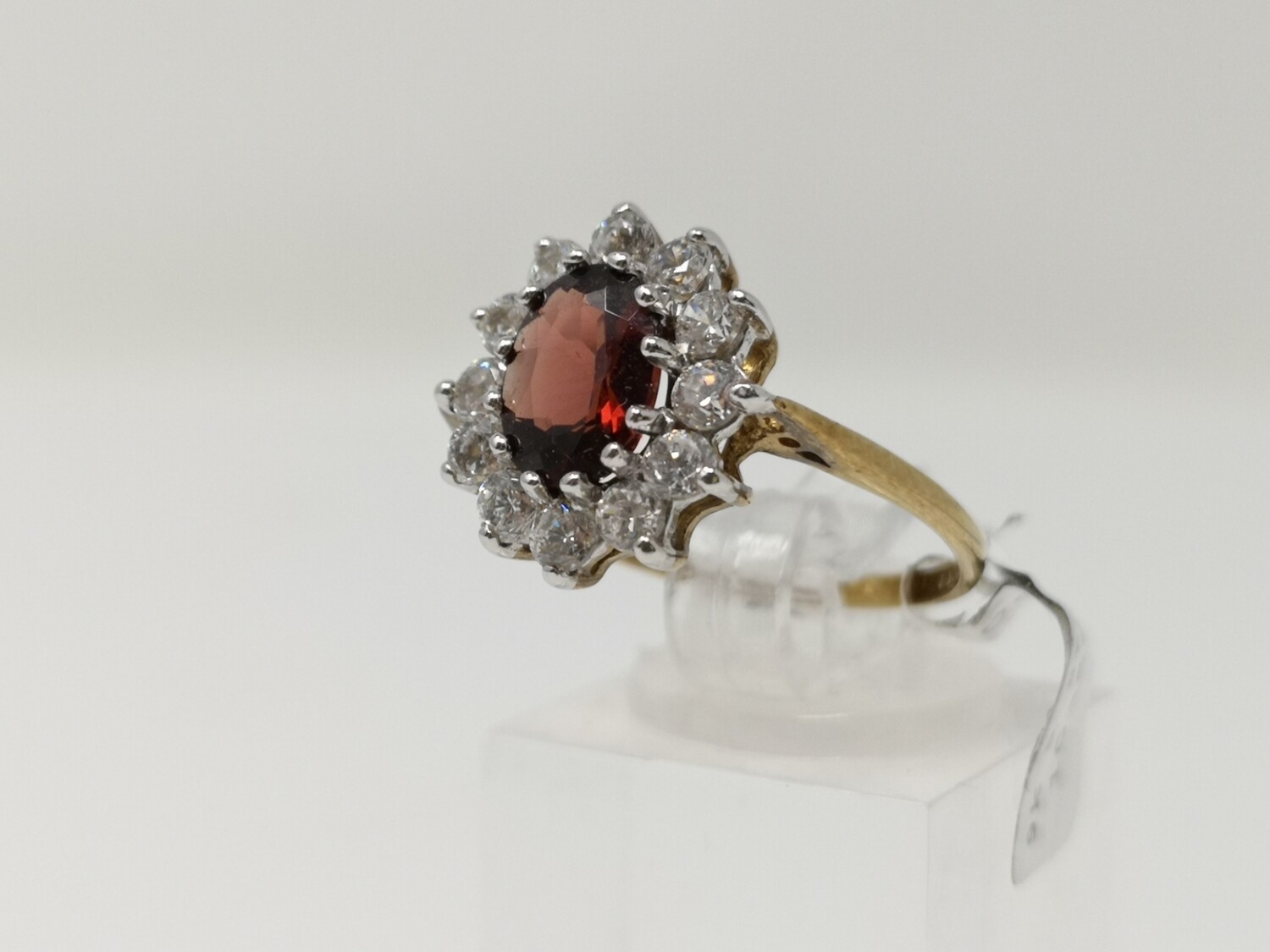9ct Gold Ring Red Stone 375