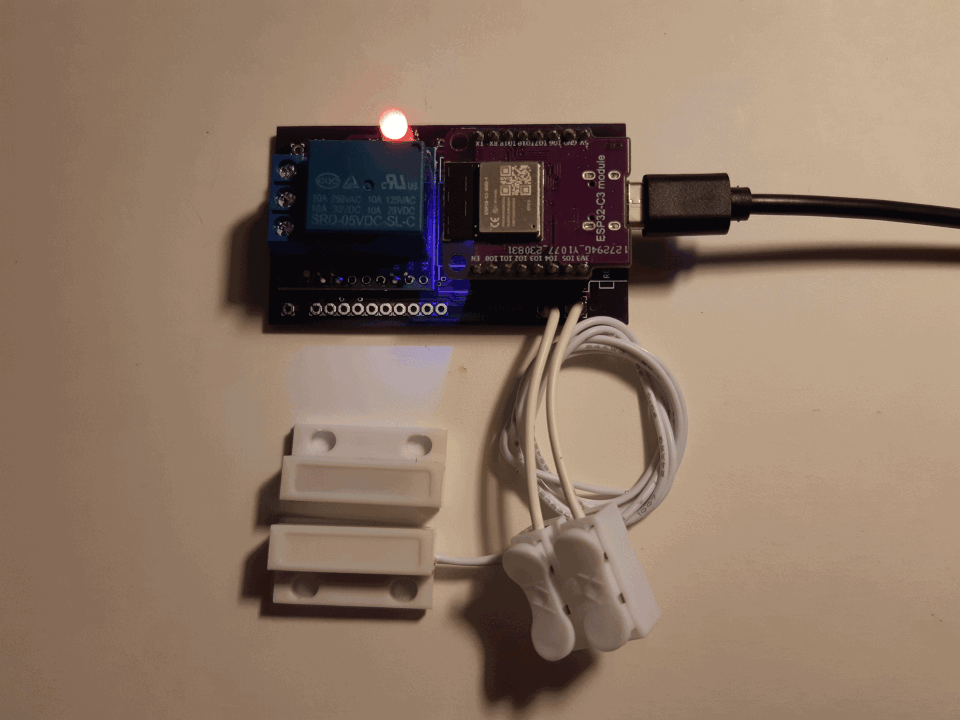 Bundle: Gate-Controller-Plus (Gen3) mit BLE-Scanner (für Virtual Handy Bacon) zur vollautomatischen Torsteuerung bestehender Tore + 1x WiFi-Marker. Auch in der Lite-Version (beides nur auf Bestellung)