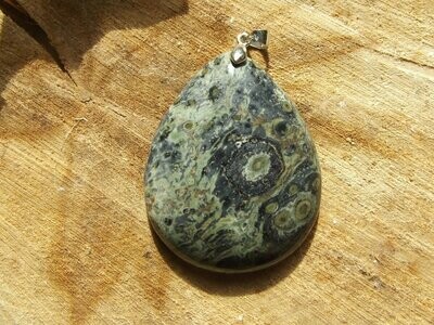 Pendentif jaspe kambaba