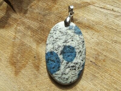 Pendentif jaspe K2