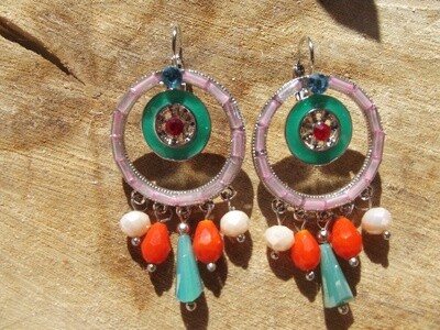 Boucles d'oreille émail vert et perles roses