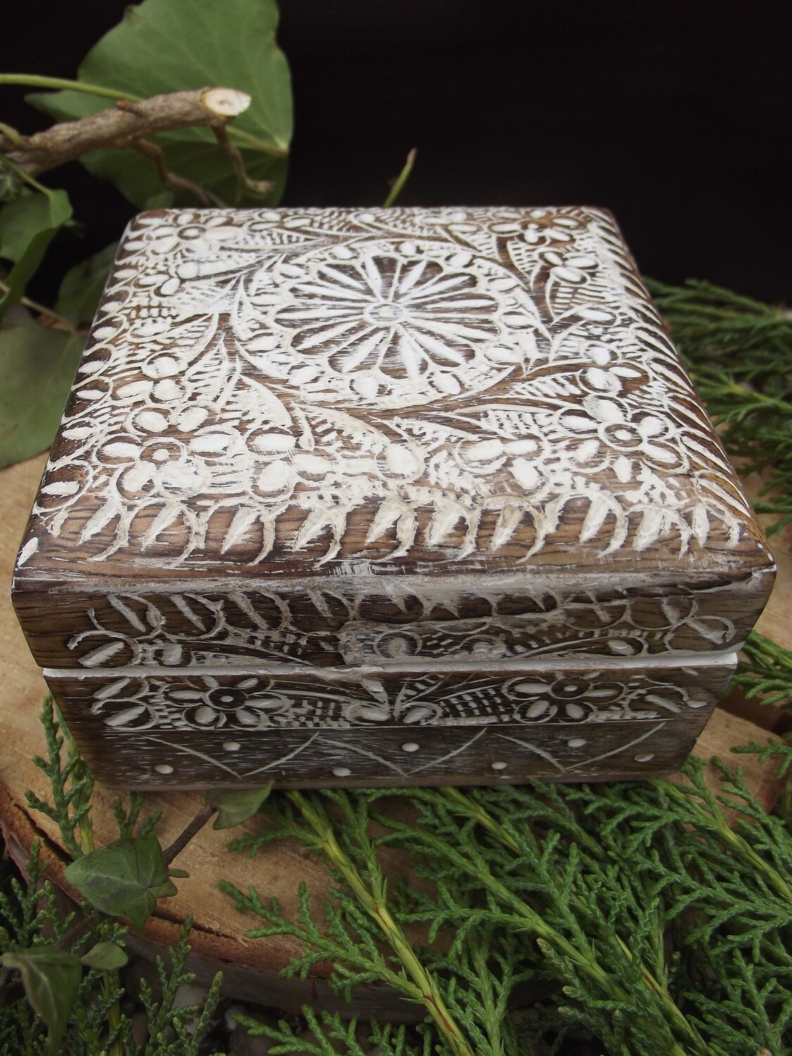 Petite boîte en bois cérusé blanc