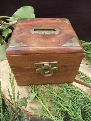 Petite tirelire en bois