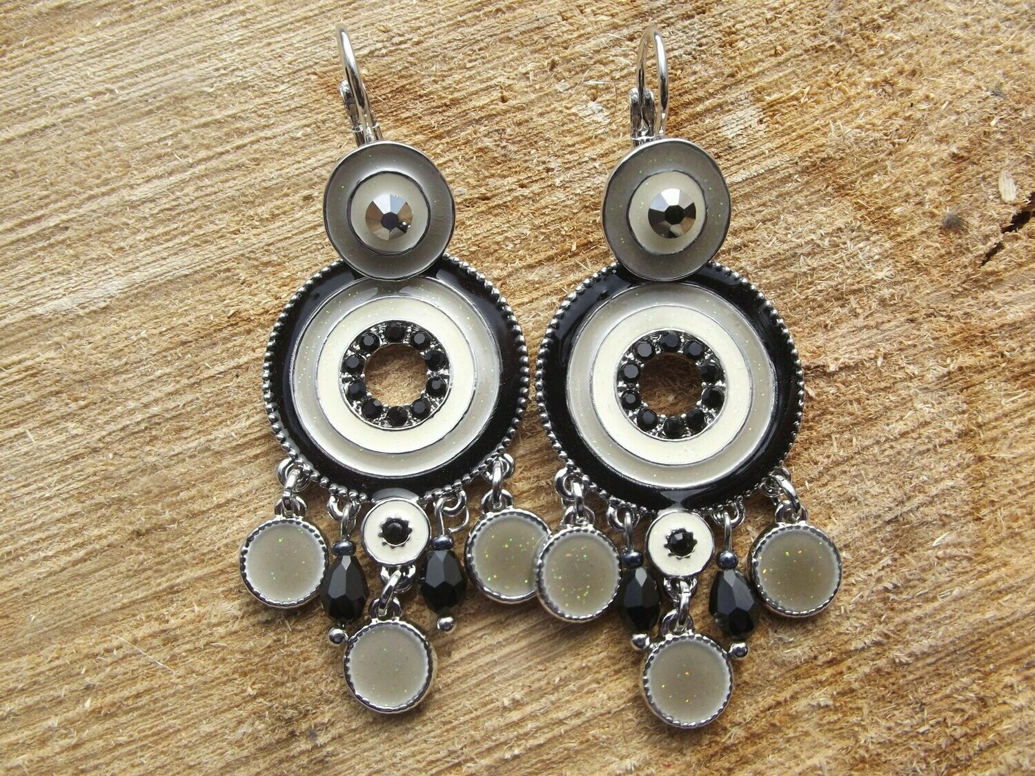 Boucles d'oreille émail crème et noir