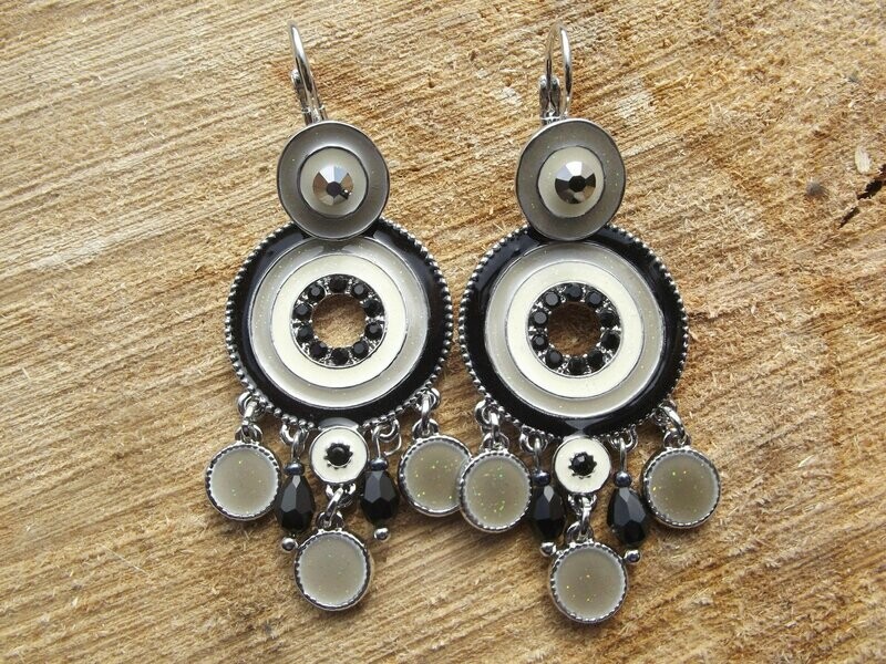 Boucles d'oreille émail crème et noir