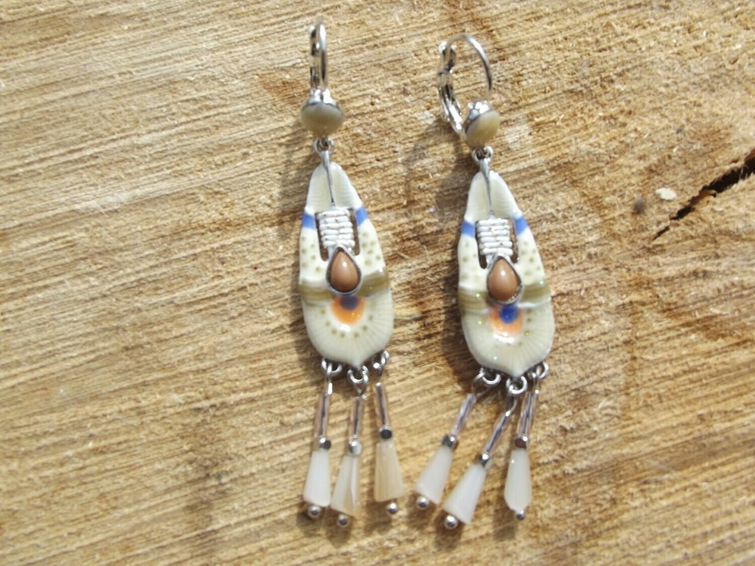 Boucles d'oreille émail crème et marron