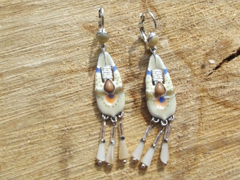 Boucles d'oreille émail crème et marron