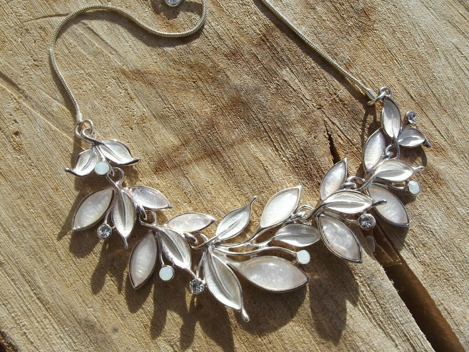 Collier émail blanc