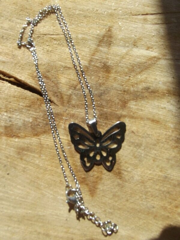 Collier acier papillon