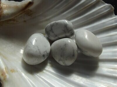 Howlite en pierre roulée
