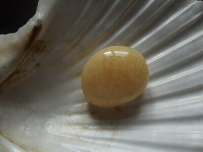 Calcite orange en pierre roulée