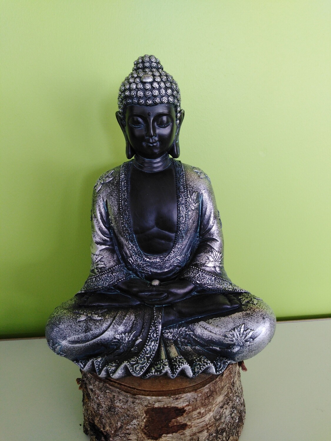 Bouddha méditant noir et argenté
