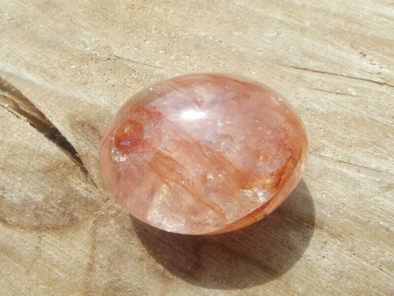 Galet de quartz hématoïde