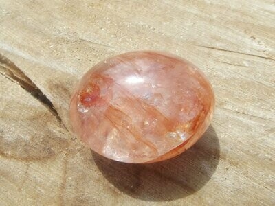 Galet de quartz hématoïde
