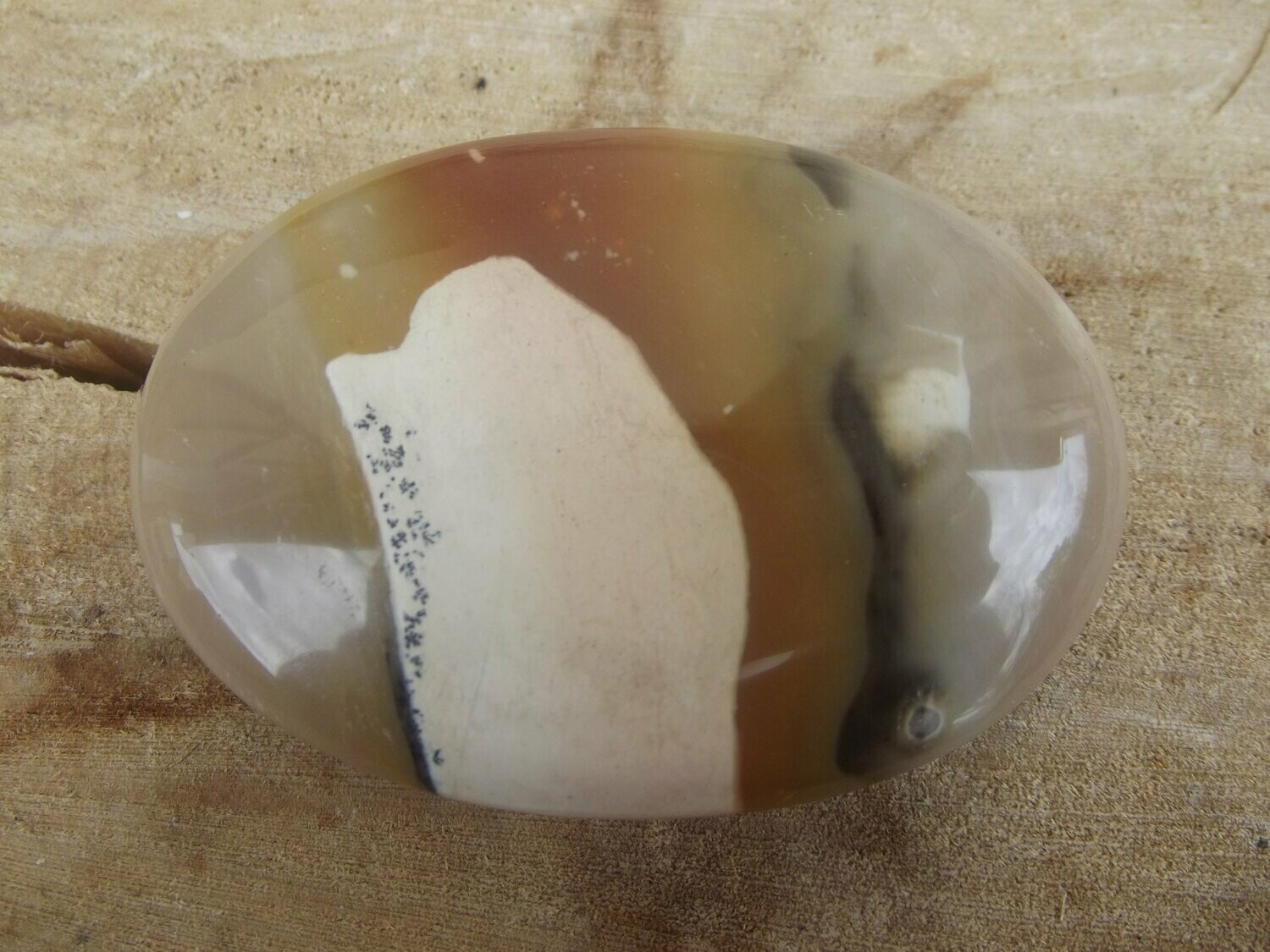 Galet de jaspe mokaite