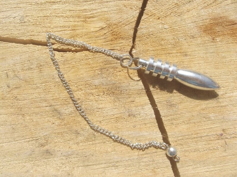 Pendule en métal argenté
