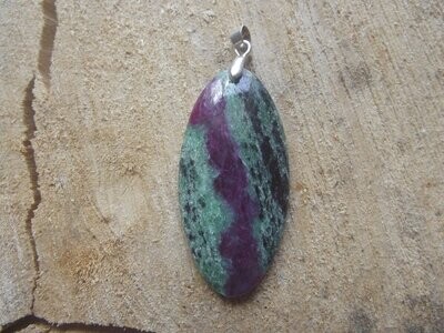 Pendentif rubis sur zoïsite