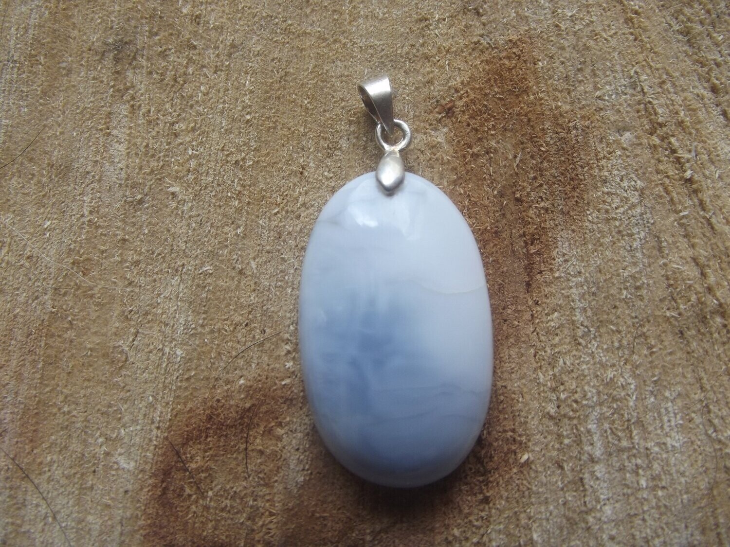 Pendentif opale bleue