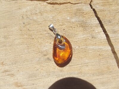 Pendentif ambre