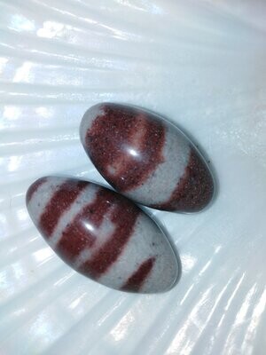 Shiva lingam en pierre roulée
