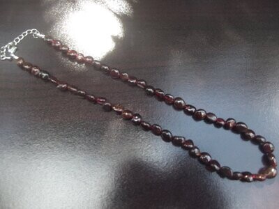 Collier en grains grenat