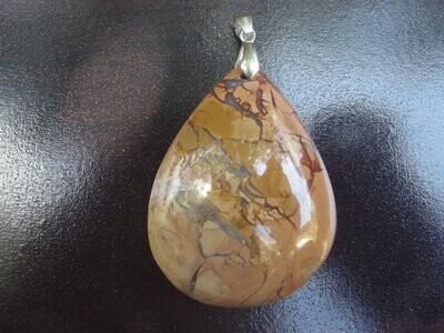 Pendentif jaspe bréchique