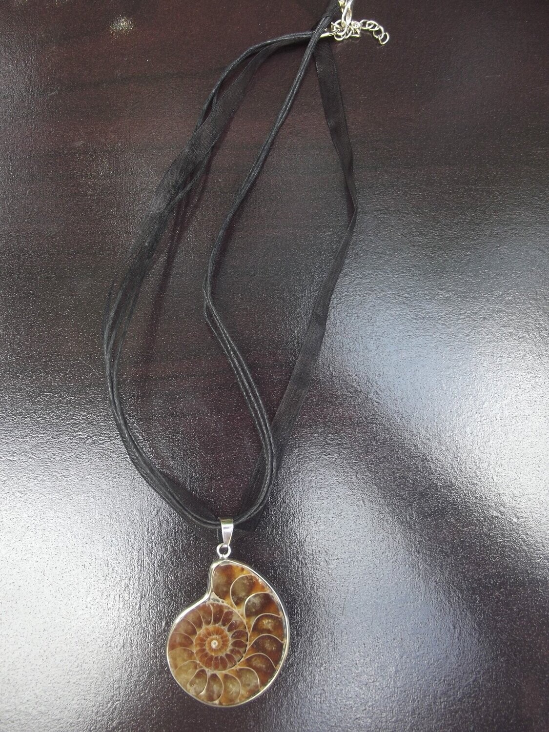 Collier ammonite irisée