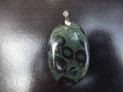 Pendentif jaspe kambaba