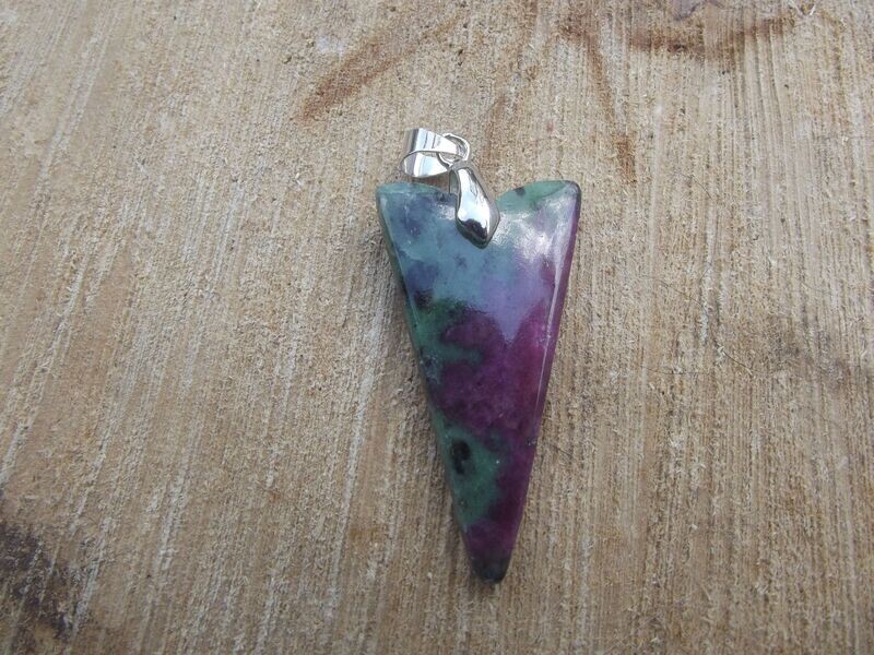 Pendentif rubis sur zoïsite