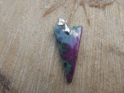 Pendentif rubis sur zoïsite