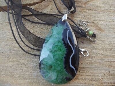 Collier agate teintée verte et noire