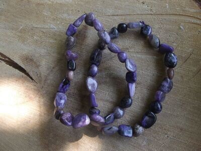 Bracelet en grains charoïte