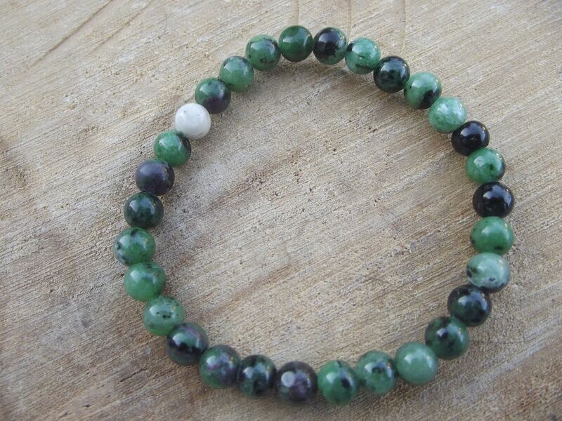 Bracelet rubis sur zoïsite 6 mm