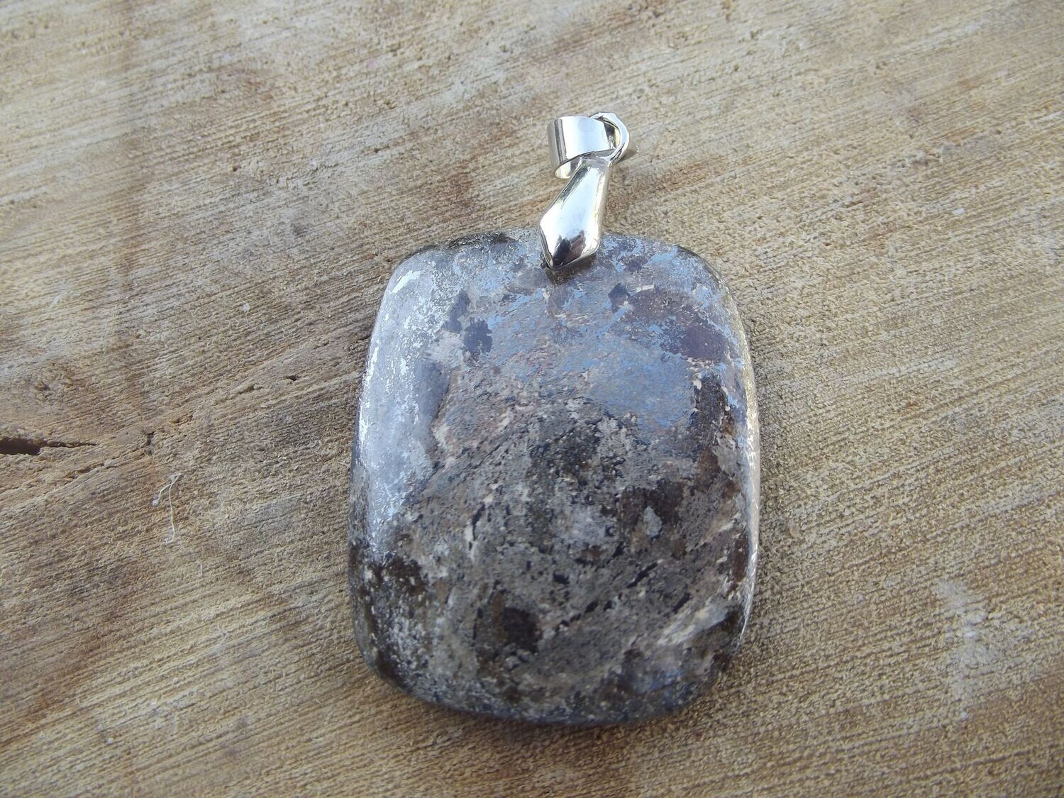 Pendentif bronzite