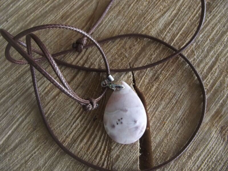 Collier natrolite