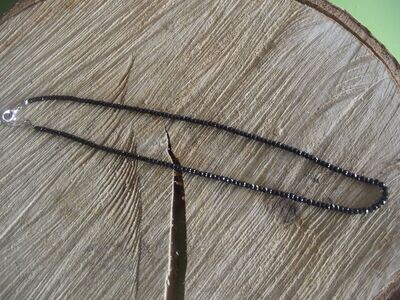 Collier spinelle noir
