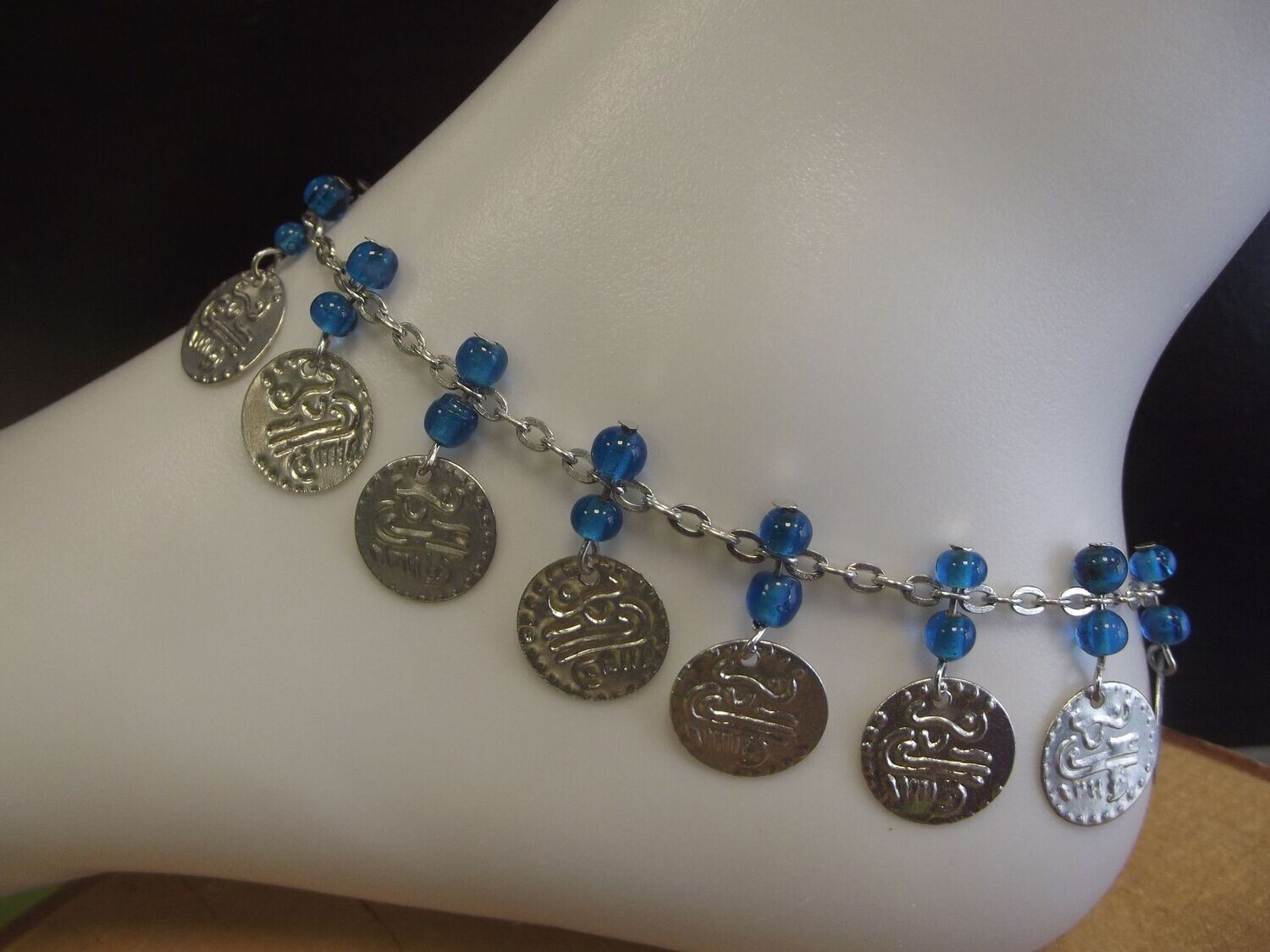 Chaîne de cheville bleue et breloques