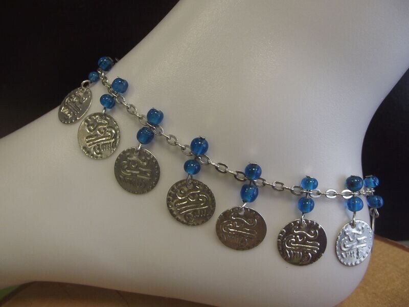 Chaîne de cheville bleue et breloques
