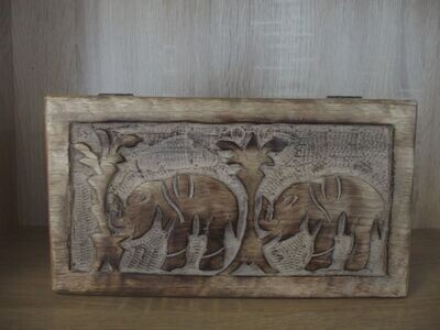 Boîte en bois blanchi décor éléphant