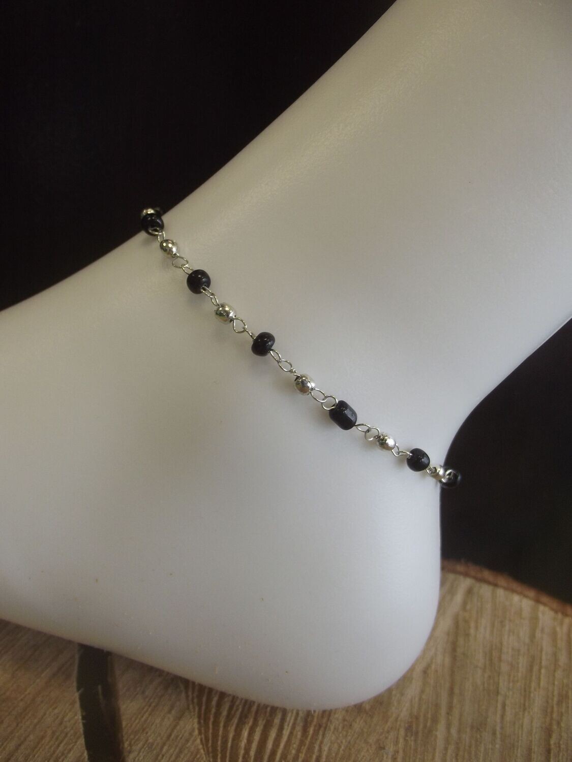 Chaîne de cheville petites perles noires