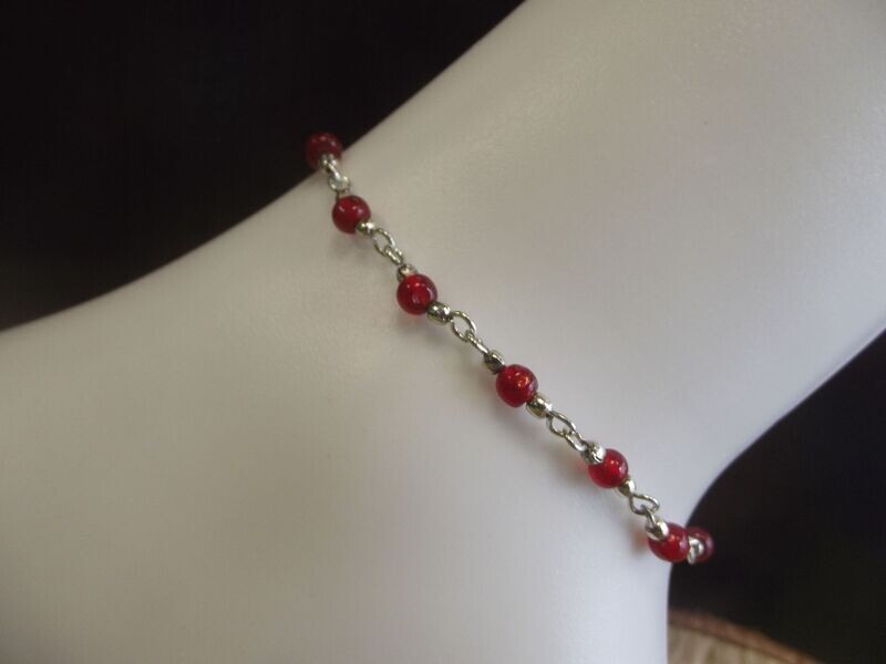 Chaîne de cheville petites perles rouges