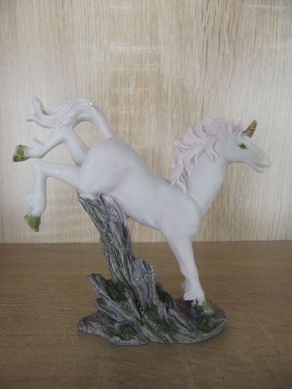 Licorne rose en ruade