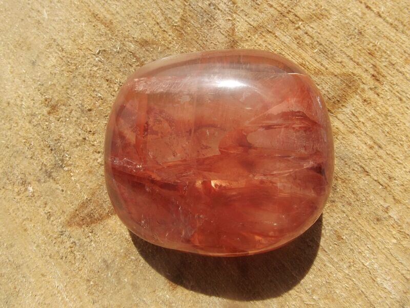 Galet de quartz hématoïde