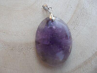 Pendentif améthyste sectorisée