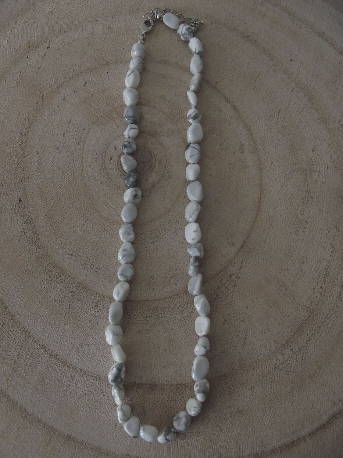 Collier en grains howlite