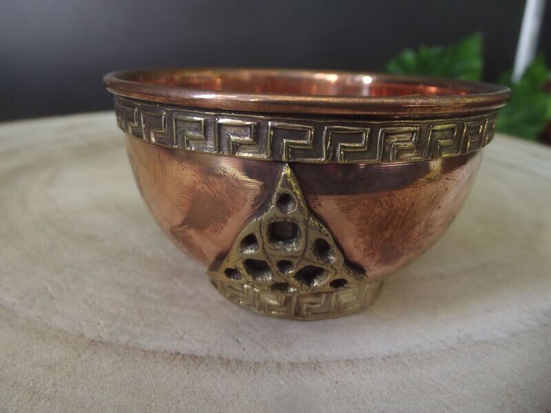 Bol d'offrande triquetra