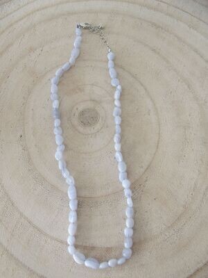 Collier en grains agate blue lace