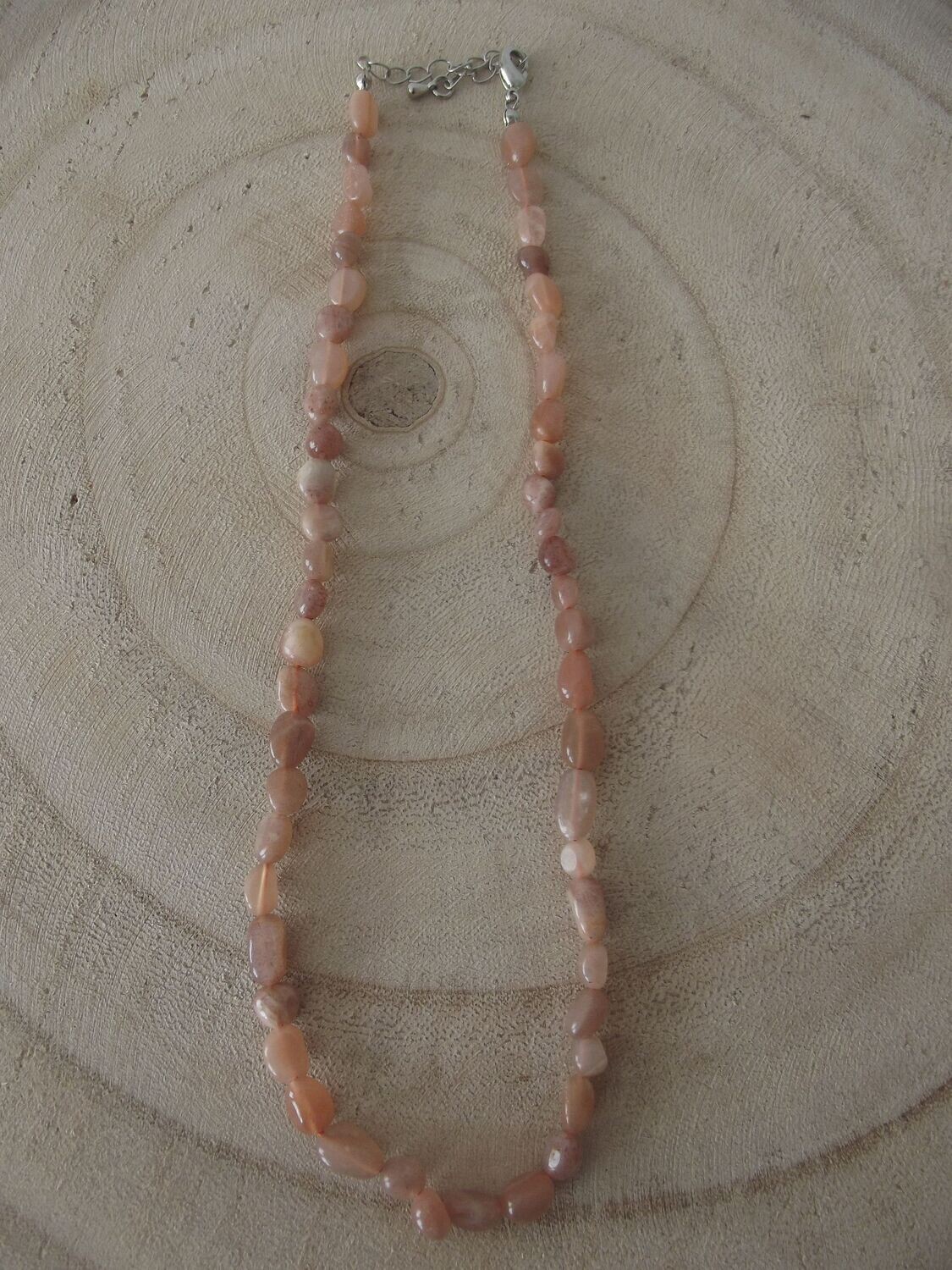 Collier en grains pierre de lune